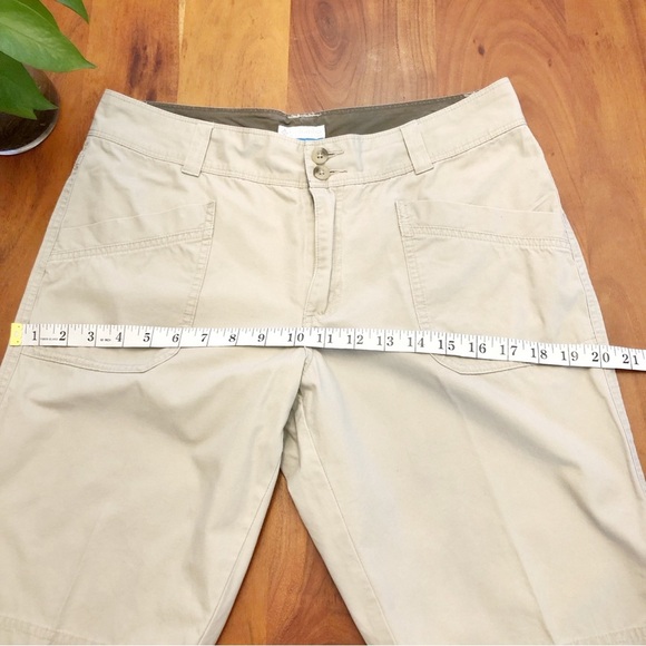 Columbia Casual Earthy Beige Athleisure Relaxed Fit Medium Length Shorts. 8 - Picture 10 of 14